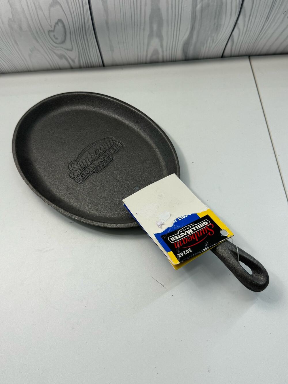 New Sunbeam Grillmaster Cast Iron grill pan 9 inches Camping